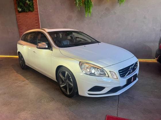 Carro 2.0 T5 R DESIGN DYNAMIC 16V TURBO GASOLINA 4P AUTOMATIZADO