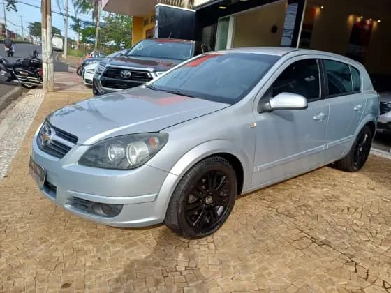 Carro 2.0 MPFI GT HATCH 8V FLEX 4P MANUAL