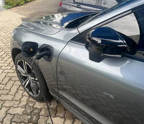 Carro 2.0 T8 HYBRID R-DESIGN AWD GEARTRONIC