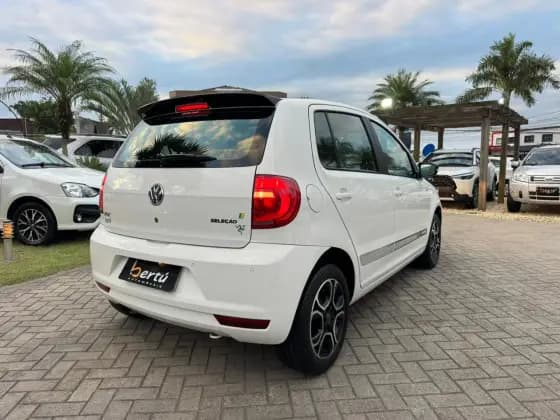 Carro 1.0 MI SELEÇÃO 8V FLEX 4P MANUAL