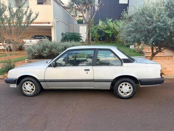 Carro 1.8 SL/E 8V ÁLCOOL 2P MANUAL