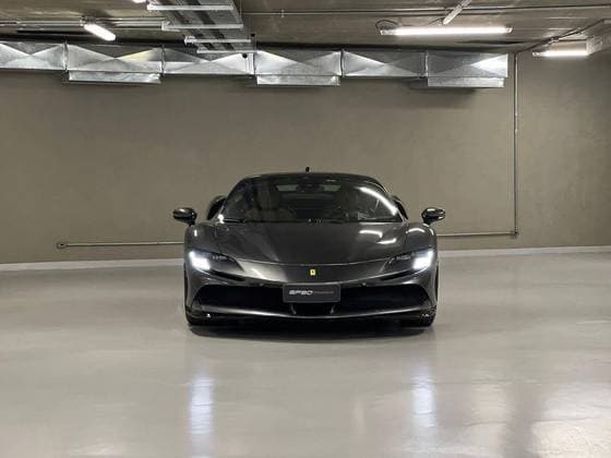 Carro 4.0 V8 TURBO PHEV STRADALE F1-DCT