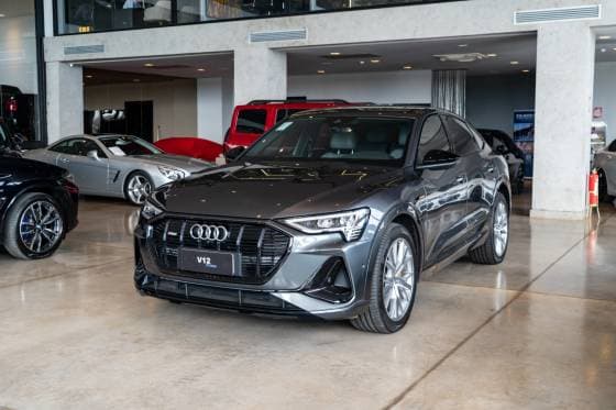 Carro ELÉTRICO SPORTBACK PERFORMANCE BLACK QUATTRO