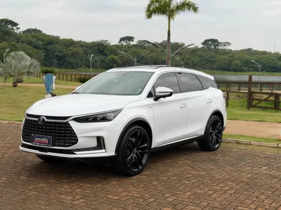 Carro ELÉTRICO AWD