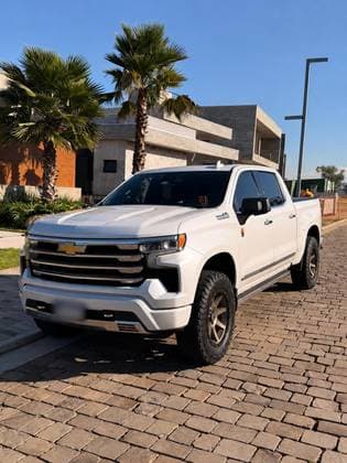Carro 5.3 V8 GASOLINA 1500 HIGH COUNTRY 4X4 AUTOMÁTICO