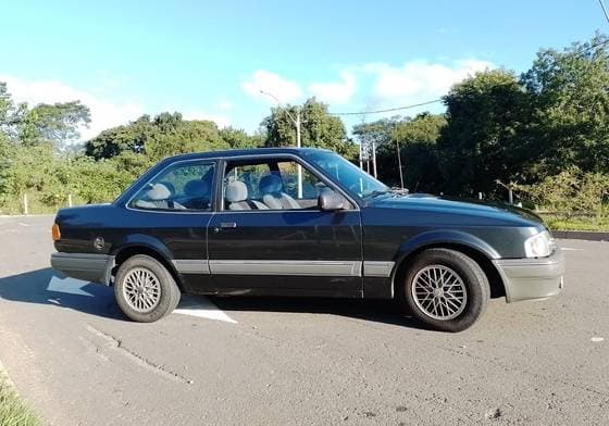 Carro 1.8 GLX 8V GASOLINA 2P MANUAL