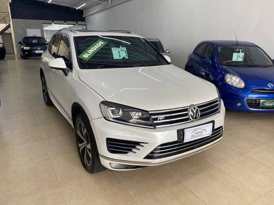Carro 4.2 R LINE V8 32V GASOLINA 4P TIPTRONIC