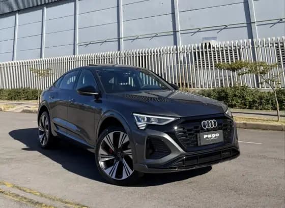 Carro 55 ELÉTRICO SPORTBACK PERFORMANCE BLACK QUATTRO
