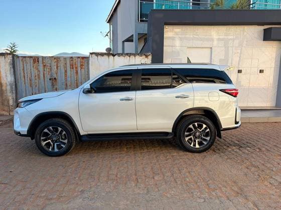 Carro 2.8 D-4D TURBO DIESEL SRX 7L 4X4 AUTOMÁTICO