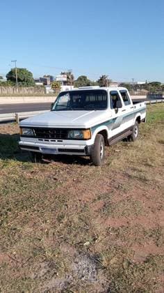 Carro 4.0 CUSTOM DE LUXE CD 8V DIESEL 4P MANUAL