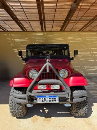 Carro CJ-5