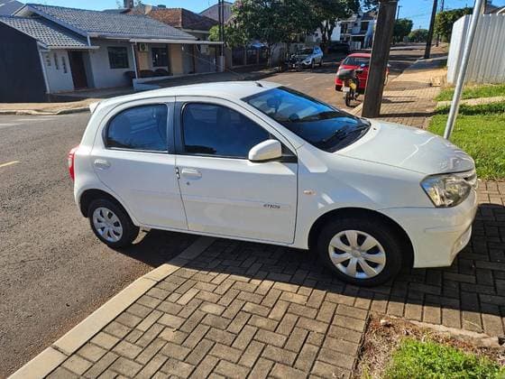 Carro 1.5 XS 16V FLEX 4P MANUAL