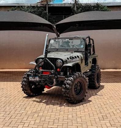 Carro CJ-5