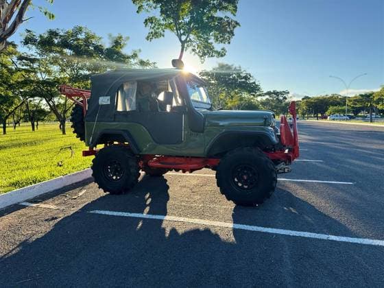 Carro CJ-5