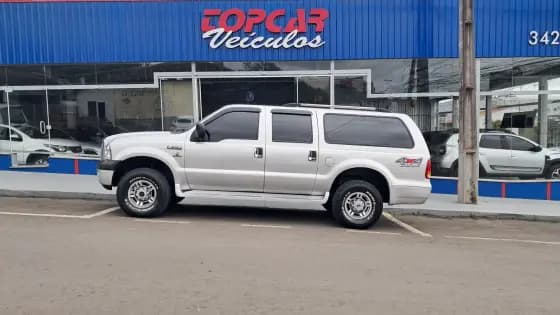 Carro 3.9 TROPIVAN PLUS TURBO INTERCOOLER DIESEL 4P MANUAL