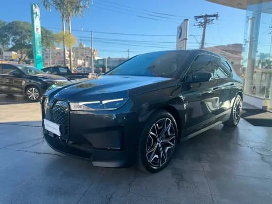 Carro ELÉTRICO XDRIVE40