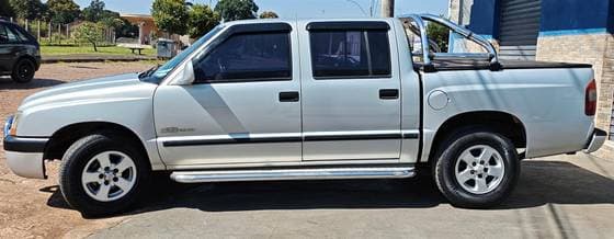 Carro 2.8 DLX 4X2 CD 12V TURBO INTERCOOLER DIESEL 4P MANUAL