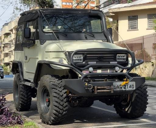 Carro 3.7 BJ50LV 4X4 TETO RIGIDO DIESEL 2P MANUAL