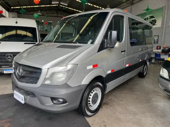 Carro 2.2 415 CDI VAN 16 LUGARES TETO BAIXO 16V BI-TURBO DIESEL MANUAL