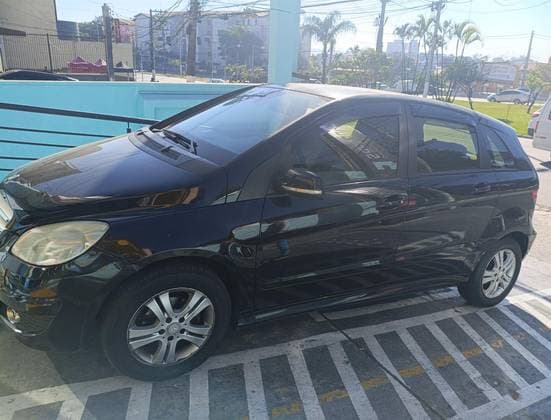 Carro 1.7 FAMILY PLUS 8V GASOLINA 4P AUTOMÁTICO