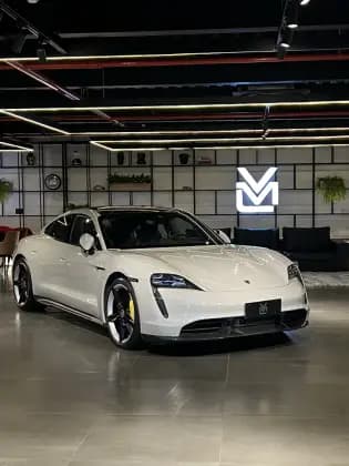 Carro TURBO S ELÉTRICO