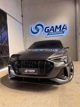 Carro ELÉTRICO SPORTBACK S QUATTRO