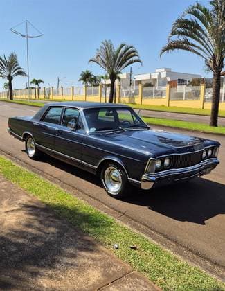 Carro LANDAU GASOLINA 4P AUTOMÁTICO