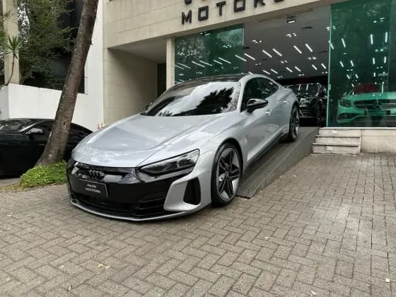 Carro ELÉTRICO QUATTRO