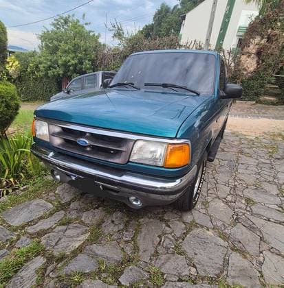 Carro 4.0 STX 4X2 CE V6 12V GASOLINA 2P MANUAL
