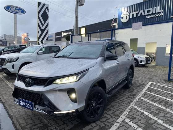 Carro 2.8 D-4D TURBO DIESEL DIAMOND 7L 4X4 AUTOMÁTICO