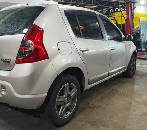 Carro 1.6 EXPRESSION 8V FLEX 4P MANUAL