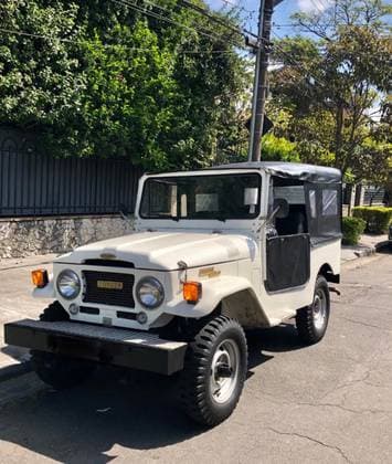 Carro 4.0 OJ50L 4X4 TETO LONA DIESEL 2P MANUAL