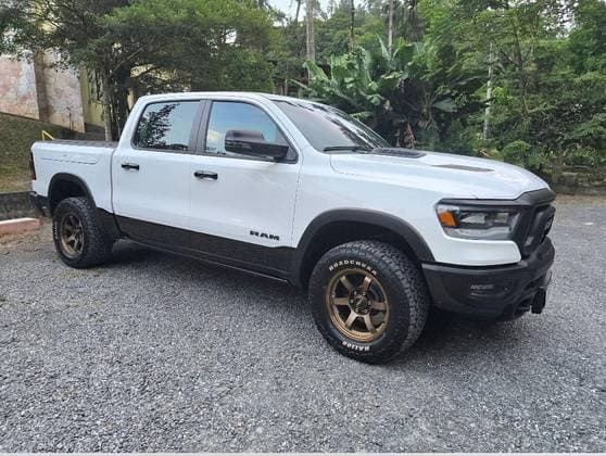 Carro 5.7 V8 GASOLINA REBEL CD 4X4 AUTOMÁTICO