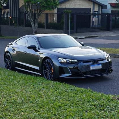 Carro ELÉTRICO QUATTRO