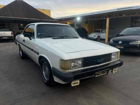 Carro 2.5 COMODORO 8V GASOLINA 2P MANUAL