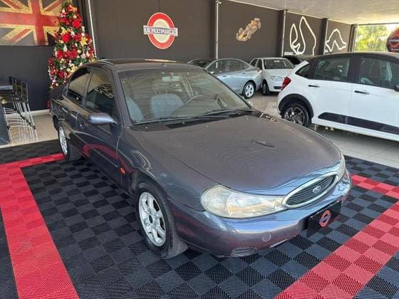 Carro 1.8 CLX 16V GASOLINA 4P MANUAL