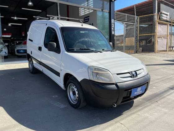 Carro 1.6 FURGÃO 16V GASOLINA 2P MANUAL