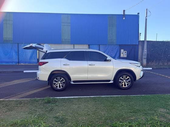 Carro 2.8 SRX 4X4 7 LUGARES 16V TURBO INTERCOOLER DIESEL 4P AUTOMÁTICO