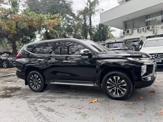 Carro 2.4 16V MIVEC TURBO DIESEL HPE AWD AUTOMÁTICO
