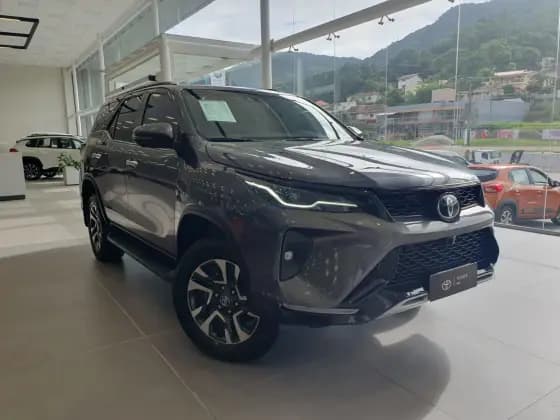 Carro 2.8 D-4D TURBO DIESEL SRX PLATINUM 7L 4X4 AUTOMÁTICO