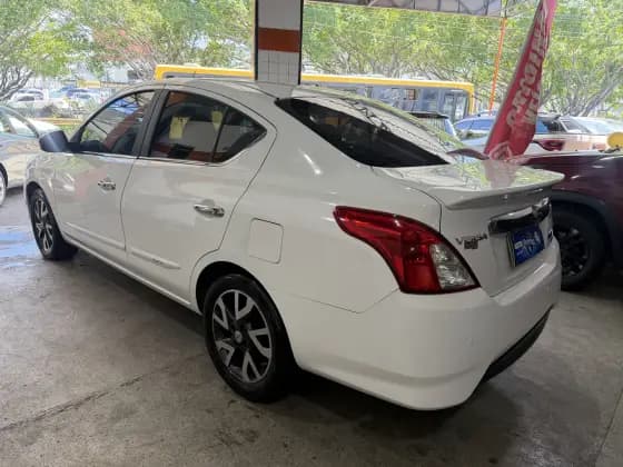 Carro 1.6 16V FLEXSTART UNIQUE 4P XTRONIC