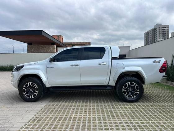 Carro 2.8 D-4D TURBO DIESEL CD SRX PLUS 4X4 AUTOMÁTICO