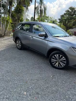 Carro 2.2 MIVEC DI-D DIESEL HPE-S AWD AUTOMÁTICO