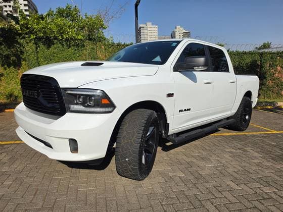 Carro 5.7 V8 GASOLINA LARAMIE NIGHT EDITION CD 4X4 AUTOMÁTICO