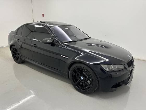 Carro 4.0 SEDAN V8 32V GASOLINA 4P AUTOMATIZADO