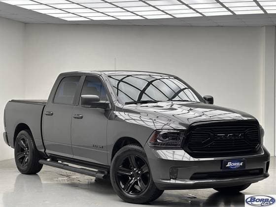 Carro 5.7 V8 GASOLINA LARAMIE NIGHT EDITION CD 4X4 AUTOMÁTICO