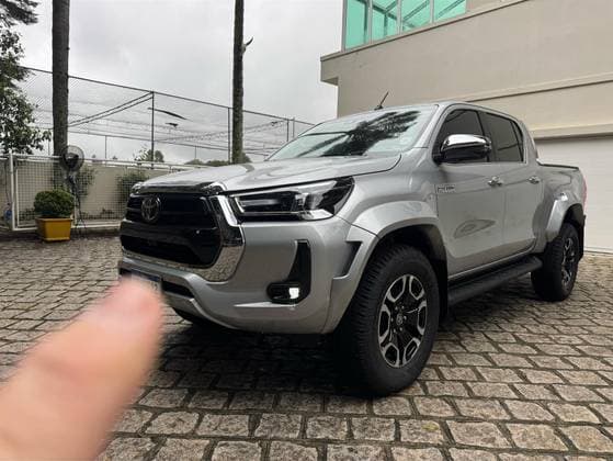 Carro 2.8 D-4D TURBO DIESEL CD SRX PLUS 4X4 AUTOMÁTICO