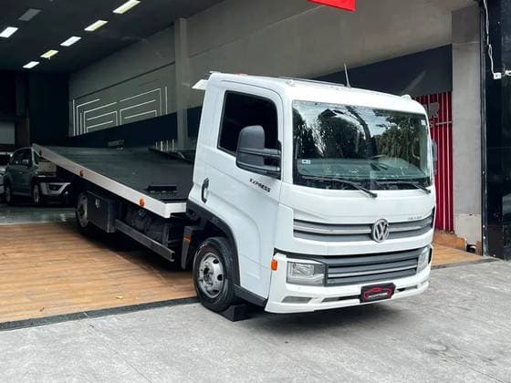 Carro 3.0 TURBO DIESEL CHASSI 4X2 AUTOMÁTICO