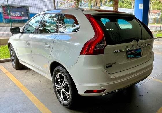 Carro 2.4 D5 MOMENTUM DIESEL AWD 4P AUTOMÁTICO