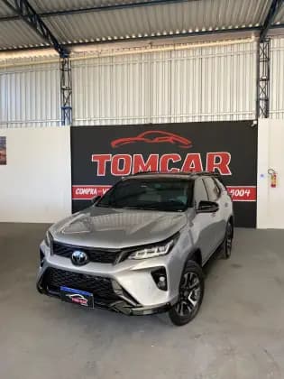 Carro 2.8 D-4D TURBO DIESEL DIAMOND 7L 4X4 AUTOMÁTICO